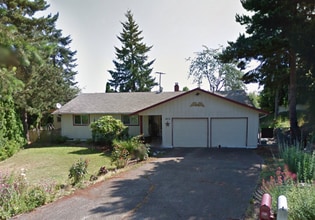 Building Photo - 1815 NW Daemon Pl