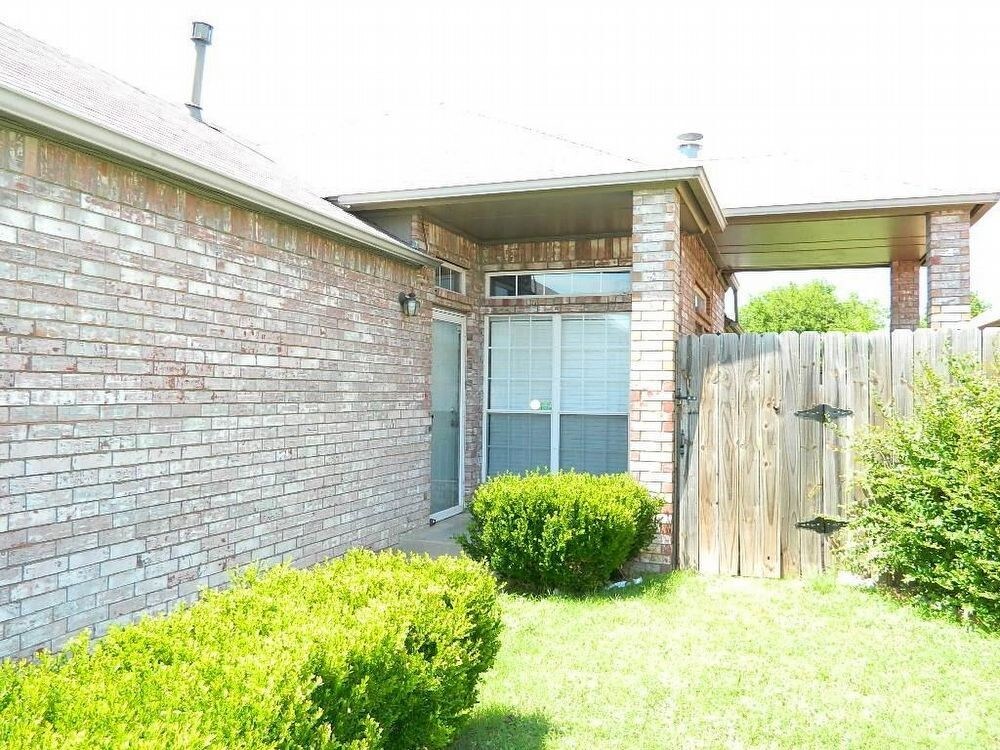 Building Photo - Cute 3/2/2 patio home in Baers Westmore.