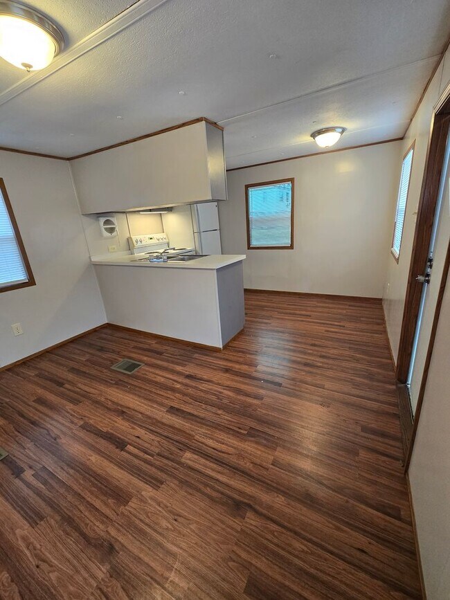 Foto del edificio - Newly Renovated Two Bedroom/1 Bath Mobile Home near Downtown Clover!!