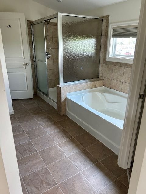 Building Photo - Massive, Newer 4 Bedroom Home in Pool Comm...