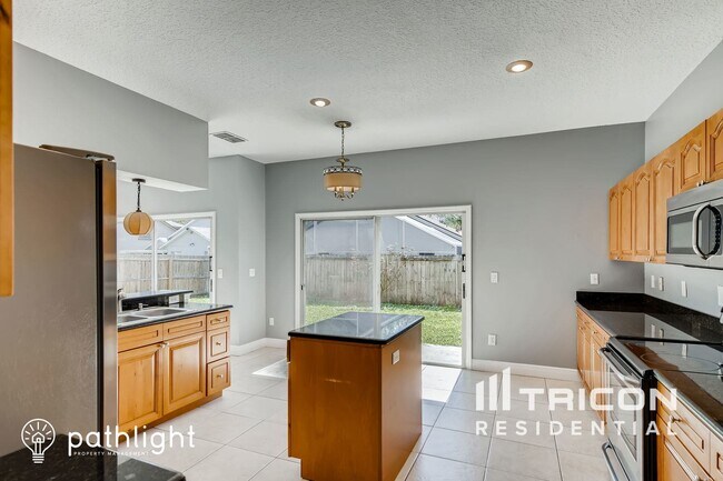 Building Photo - 102 Knights Hollow Dr
