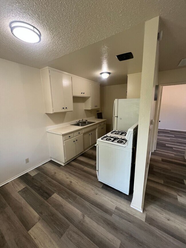 Foto del edificio - Oroville one bed one bath duplex for rent.