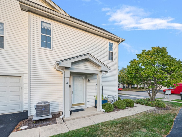 Building Photo - 2552 Dickens Dr