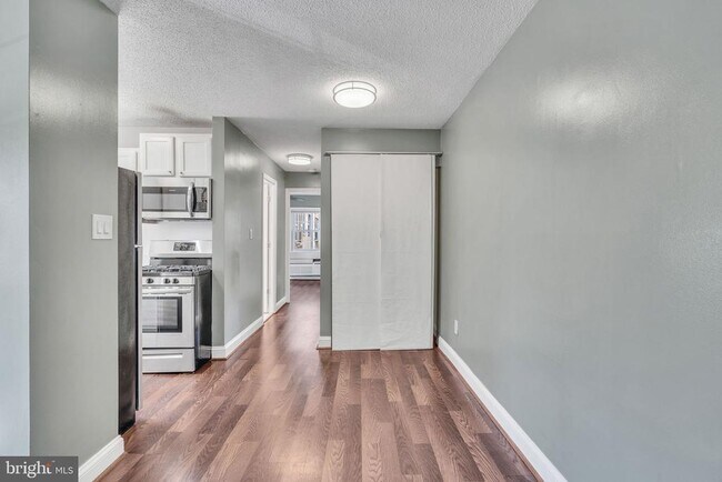 Foto del edificio - 2237 Farrington Ave