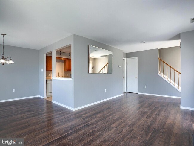 Building Photo - 110 Mews Dr