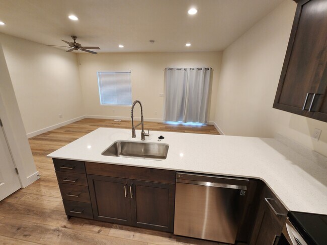 Building Photo - 886 Glen Eagles Ct
