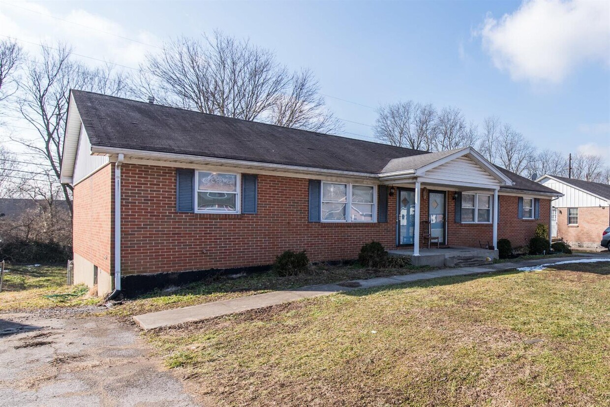 Primary Photo - 322 Edgewood Dr