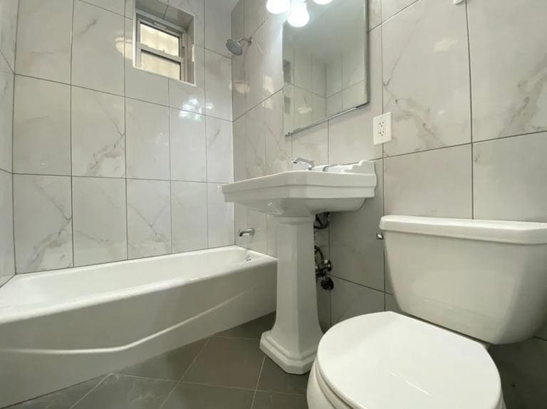 Primary Photo - 3 bedroom in Queens NY 11105
