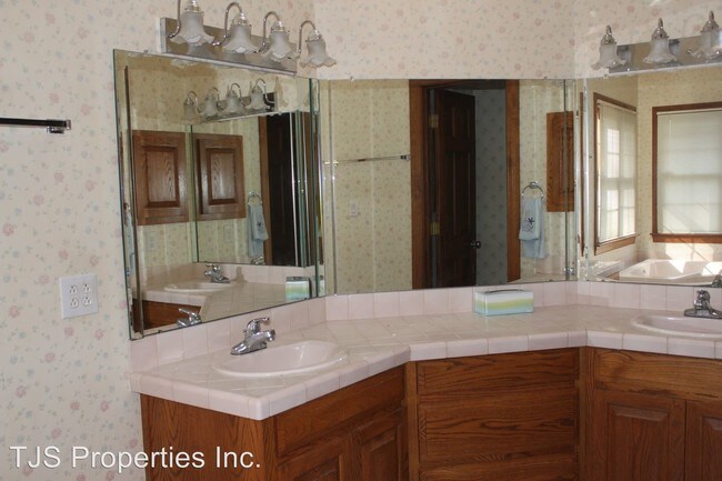 Building Photo - 3 br, 2.5 bath House - 916 Dorset Way