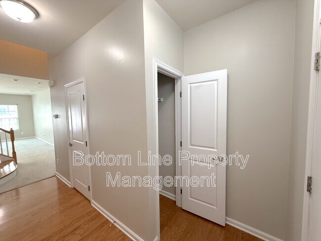 Foto del edificio - 7562 Red Mulberry Way