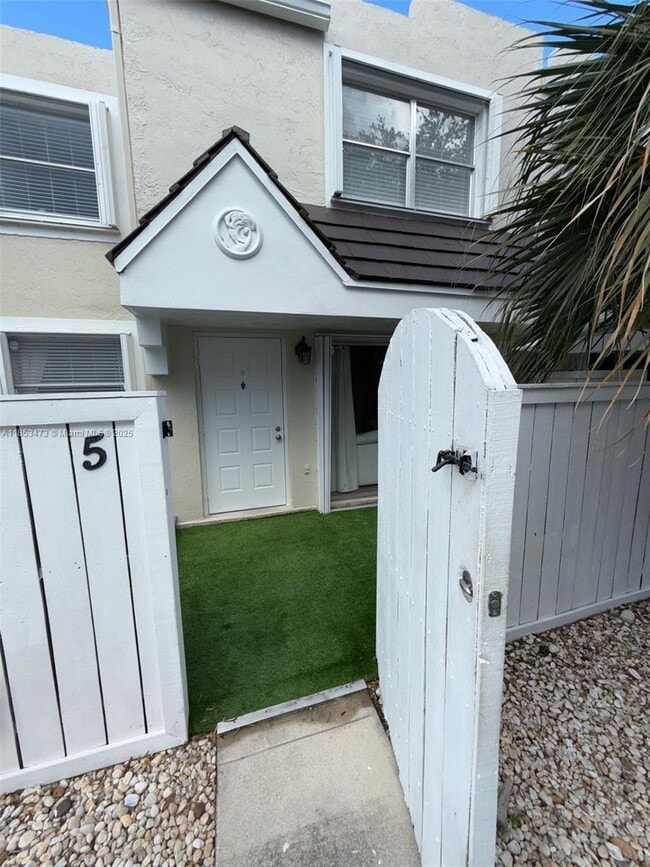 Foto del edificio - 4530 SW 68th Court Cir