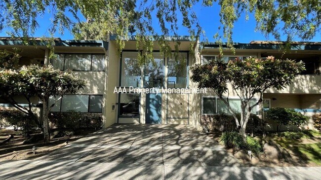 Foto del edificio - Concord Beautiful remodeled 1 bedroom 1 bath condo! Central location