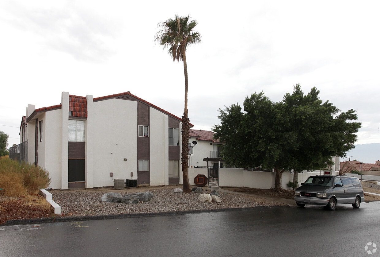 Building Photo - 10592 Sunset Ave