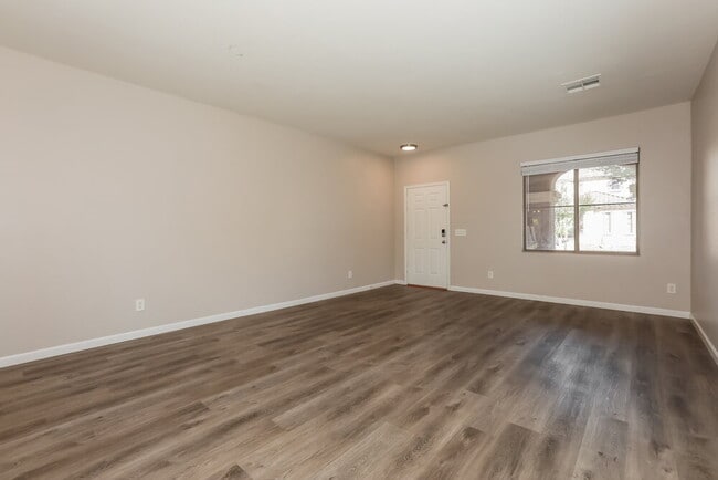 Building Photo - 4515 E Oxford Ln