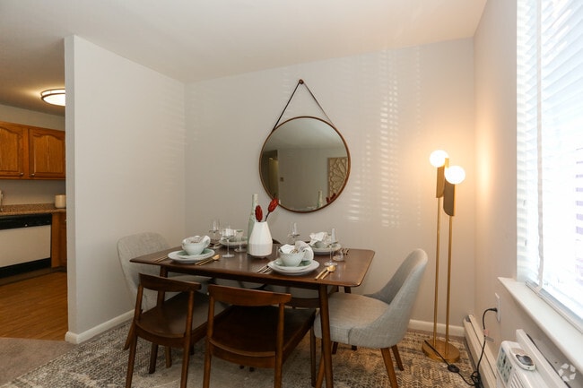 Dining Area - Metropolitan Roxborough