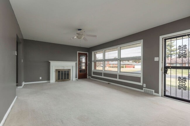 Foto del edificio - 3706 Chevy Chase Rd