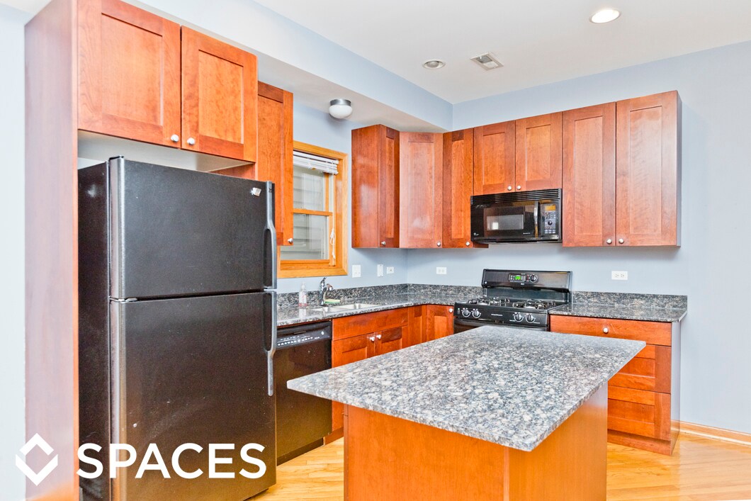 Foto principal - 2540 N Southport Ave