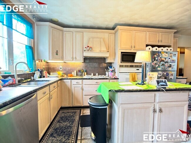 Building Photo - 33 Claymoss Rd