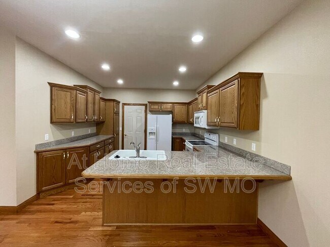 Building Photo - 5613 N 17th