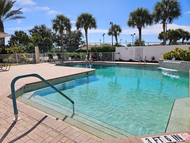 Building Photo - Annual Unfurnished 2 Bedroom 2 Bathroom Attached Villa in The Oak Forest of Sarasota located in E...