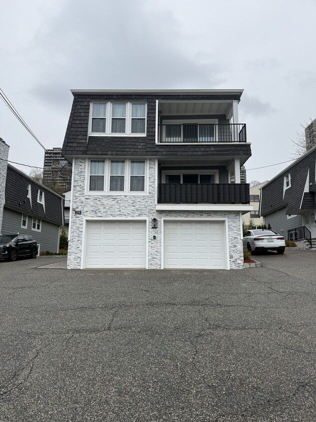Primary Photo - 1278 River Rd
