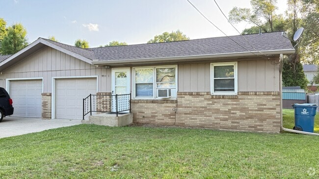 Building Photo - 9754 Rosehill Rd