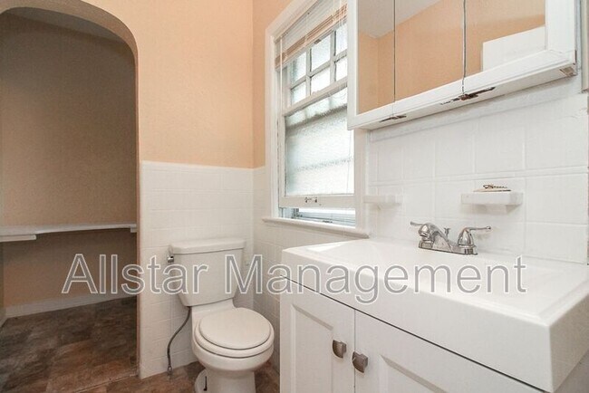 Foto del edificio - 2100 Cottage Grove Ave