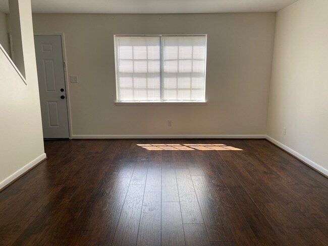 Building Photo - 2622 Southbury Cir