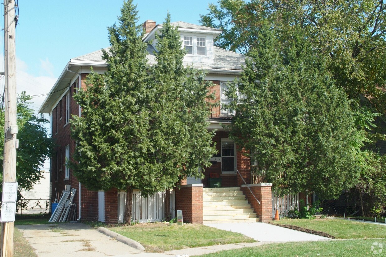 Building Photo - 113 Pingree Ave