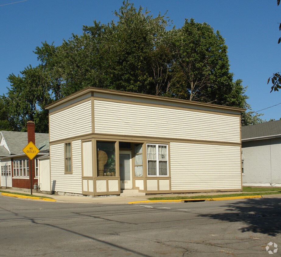 Primary Photo - 1101 1st St
