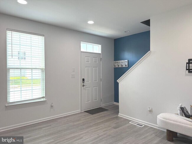Building Photo - 139 Streamview Dr