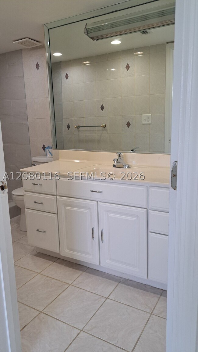 Foto del edificio - 1667 NE Miami Gardens Dr