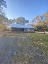 Building Photo - 7600 Pond Dr