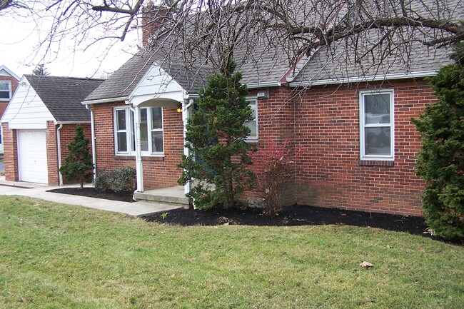Foto del edificio - 817 Hogestown Rd