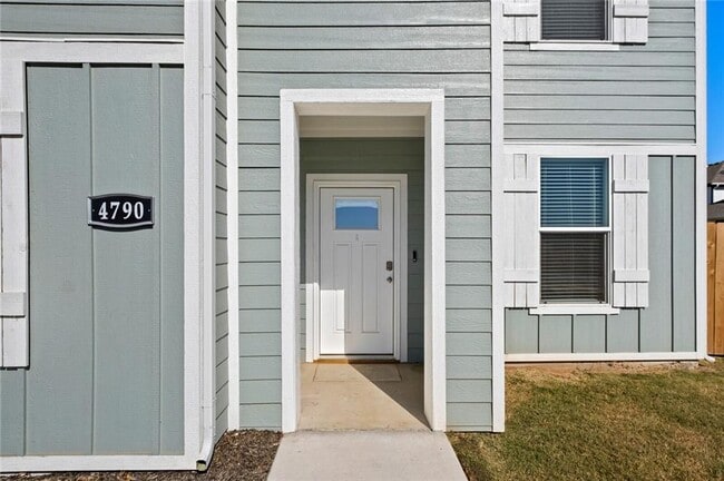 Building Photo - 4790 W Planetree St