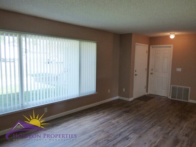 Foto del edificio - 3 Bed 2 Bath 1,317sqft Citrus Heights Home in Wildwood Estates