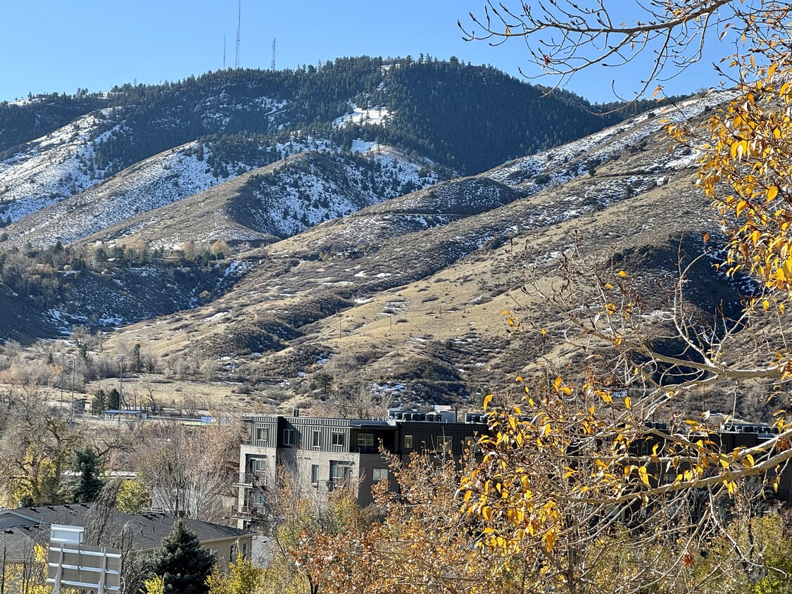 Deck with Mountain View - 1201 6th St