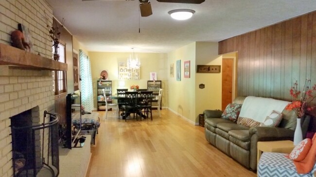 Foto del edificio - 3 Bed 2 bath in Hendersonville!!