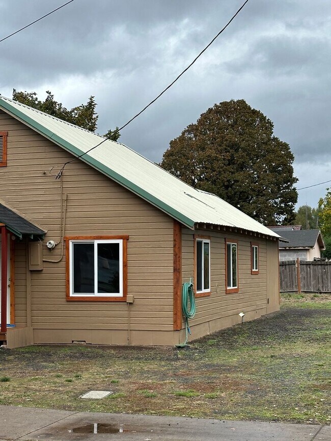 Foto del edificio - 2-bedroom 1 bath House