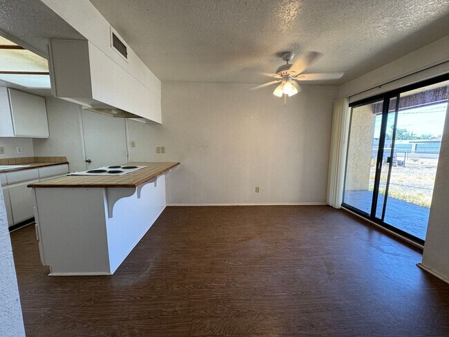 Building Photo - 3BR 2Ba  Home with fenced yard, garage,near shopping and services