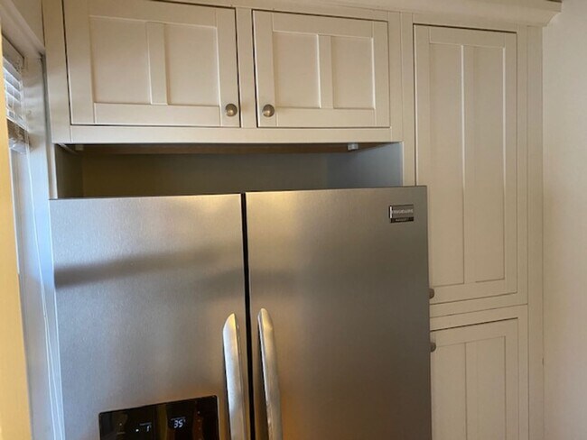 Building Photo - 4 bed in Somerville