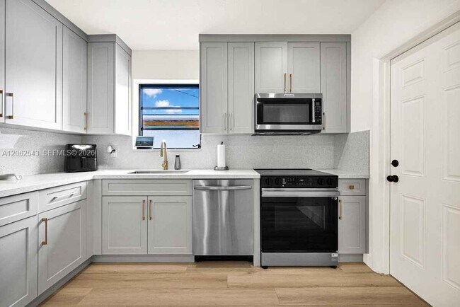 Foto del edificio - 7710 NW 6th Ct