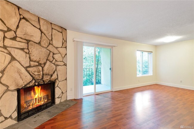 Building Photo - 14012 Juanita Dr NE