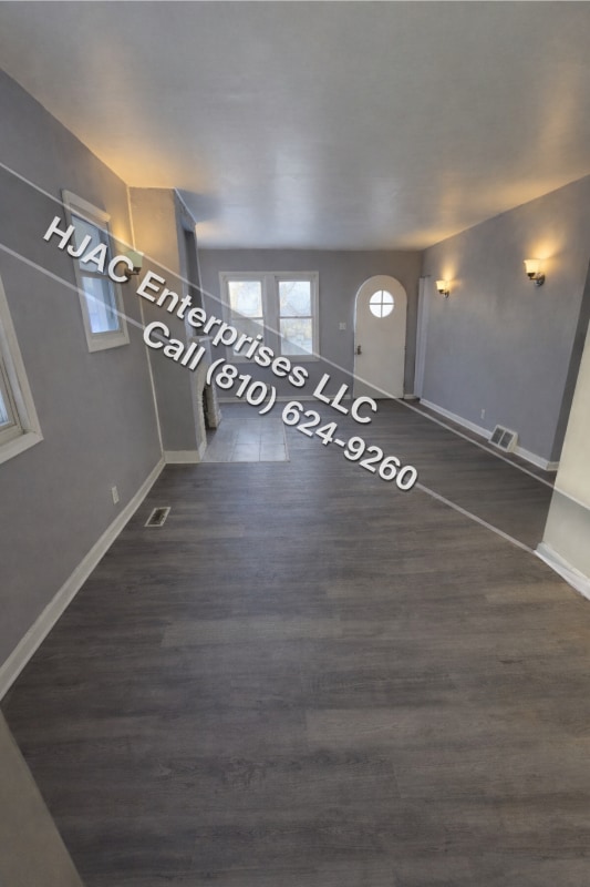 Building Photo - 722 Frank St