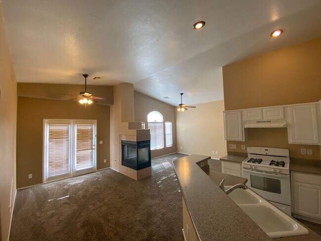 Foto del edificio - 2 bed townhome in Henderson