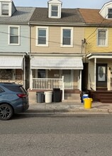 Building Photo - 319 Walnut St