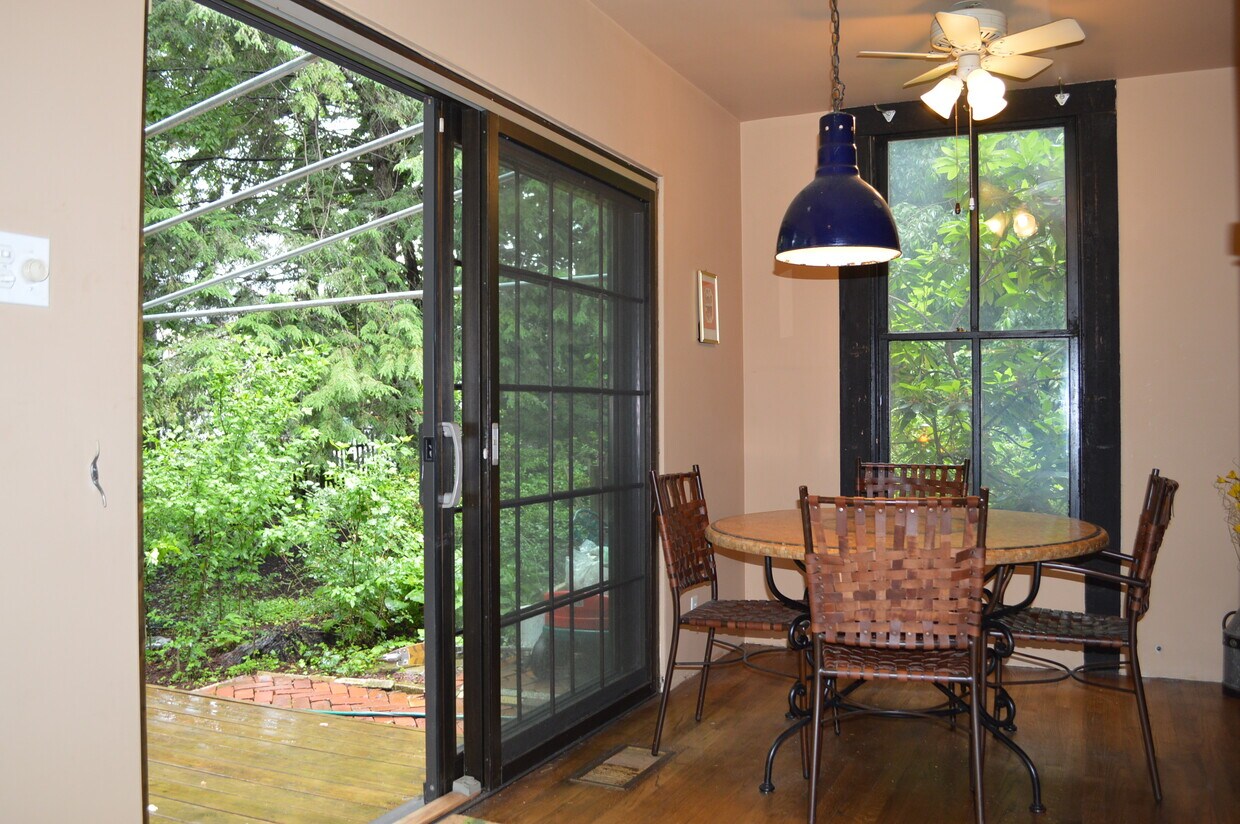 Eat-in kitchen - 6220 Sellers Street