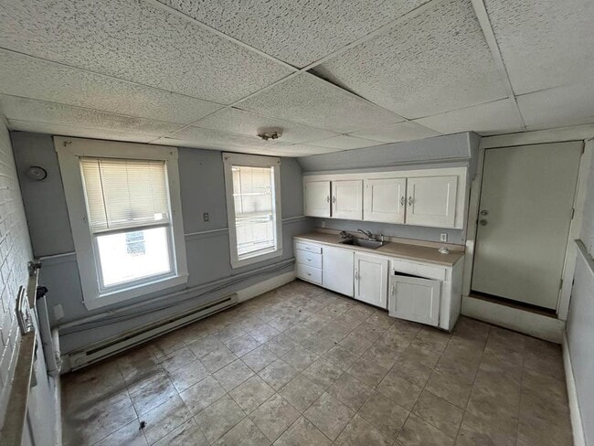 Building Photo - 23 Forest St