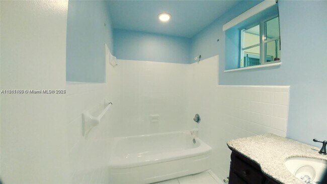 Foto del edificio - 462 Golden Isles Dr