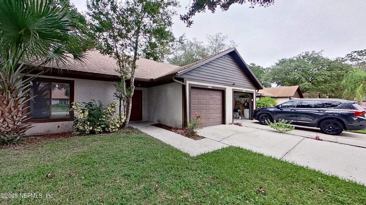 Foto principal - 11323 Sawmill Rd
